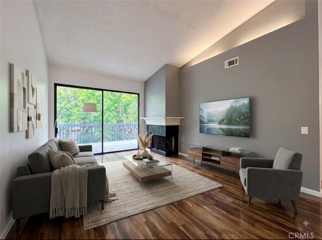 2542 W Macarthur BLVD, Santa Ana CA 92704