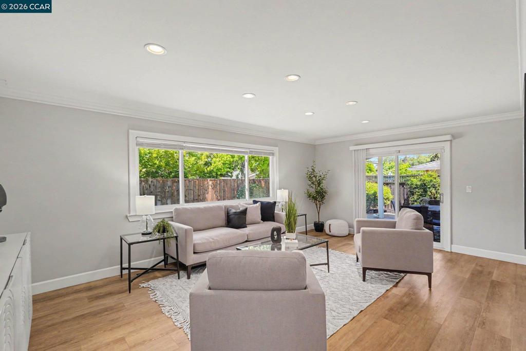 1543 American Beauty Dr