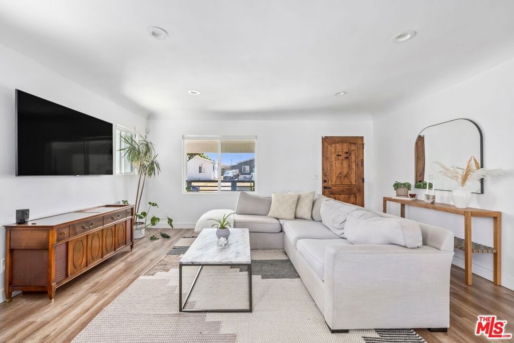 2311 W 78th Place