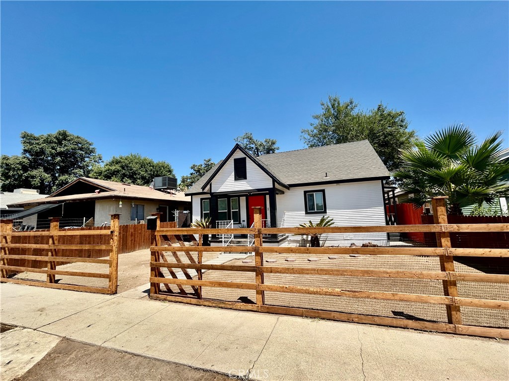 Move in ready! Home have received a lot of recent tender loving care, with many updates. Improvements include fresh interior/exterior paint, floor coverings,and more. The house includes 2 bedrooms, 1 bathroom big back yard new fence.
