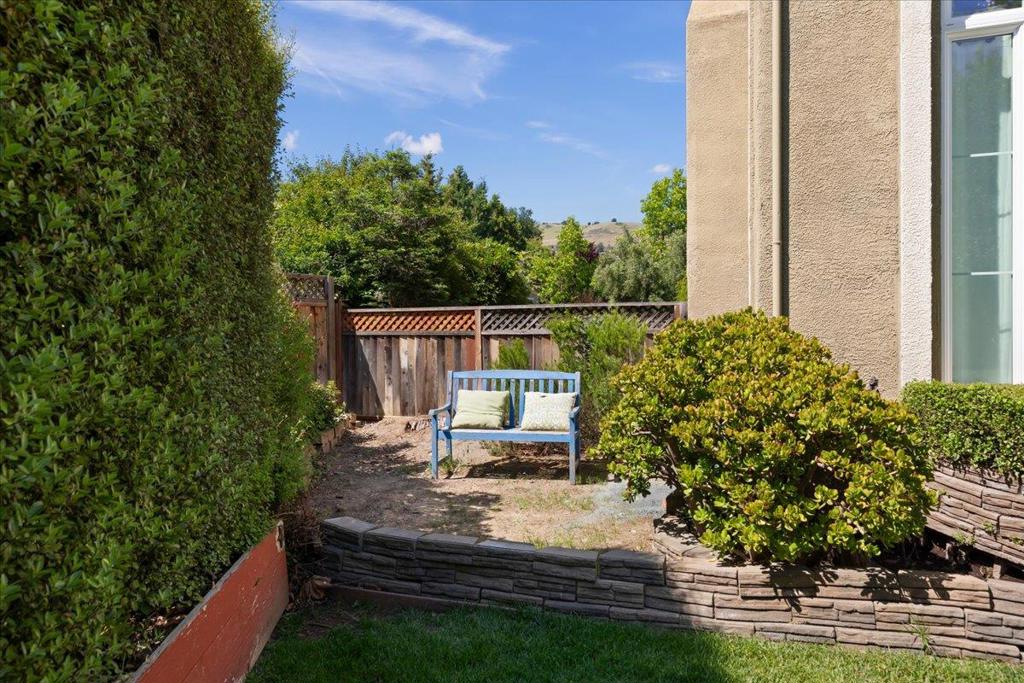 1525 Windsong Court