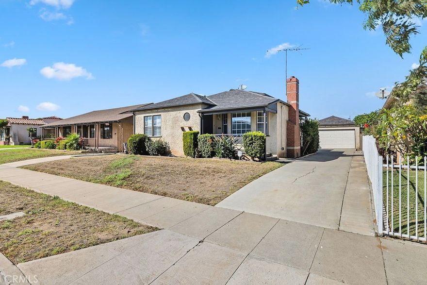 First time on the market! Spacious two-story home featuring 3 bedrooms and 3 bathrooms with approximately 2,132 square feet of living space and an attached 2-car garage. This property offers incredible potential and is ideal for buyers seeking a large home in a prime Los Angeles location. Situated just minutes from SoFi Stadium, the Forum, and the new Intuit Dome, this home provides convenient access to major freeways, entertainment, and shopping. Don’t miss this great opportunity to own a property in one of L.A.’s fastest-growing areas — perfect for homeowners or investors looking to add their personal touch.