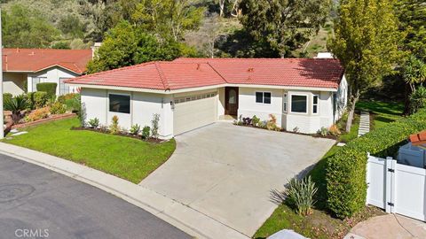 Photo of 1069 Belleza Street, Camarillo, CA 93012 (MLS # SR25268164)