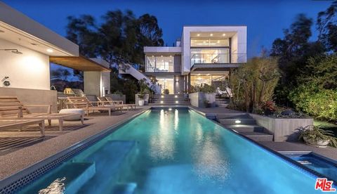 2511 Wild Oak Drive Los Angeles CA 90068