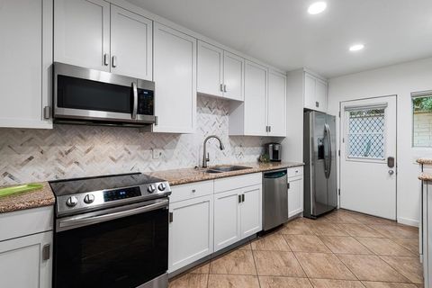 Tiny photo for 500 W Arenas Road #4, Palm Springs, CA 92262 (MLS # 219143125PS)