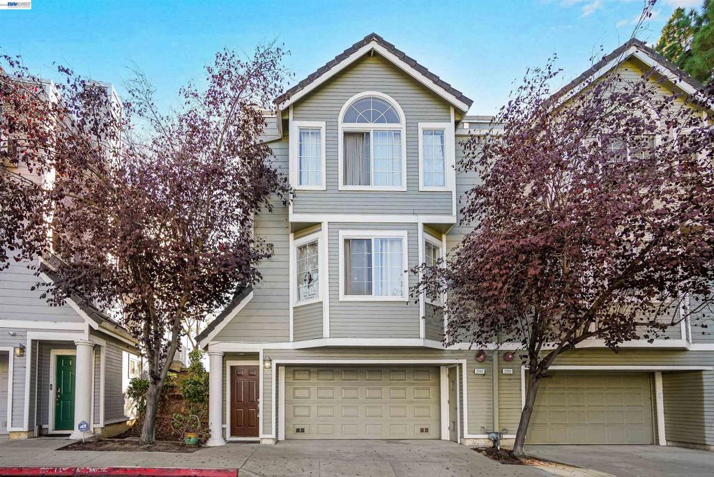 2207 Parnassus Ct