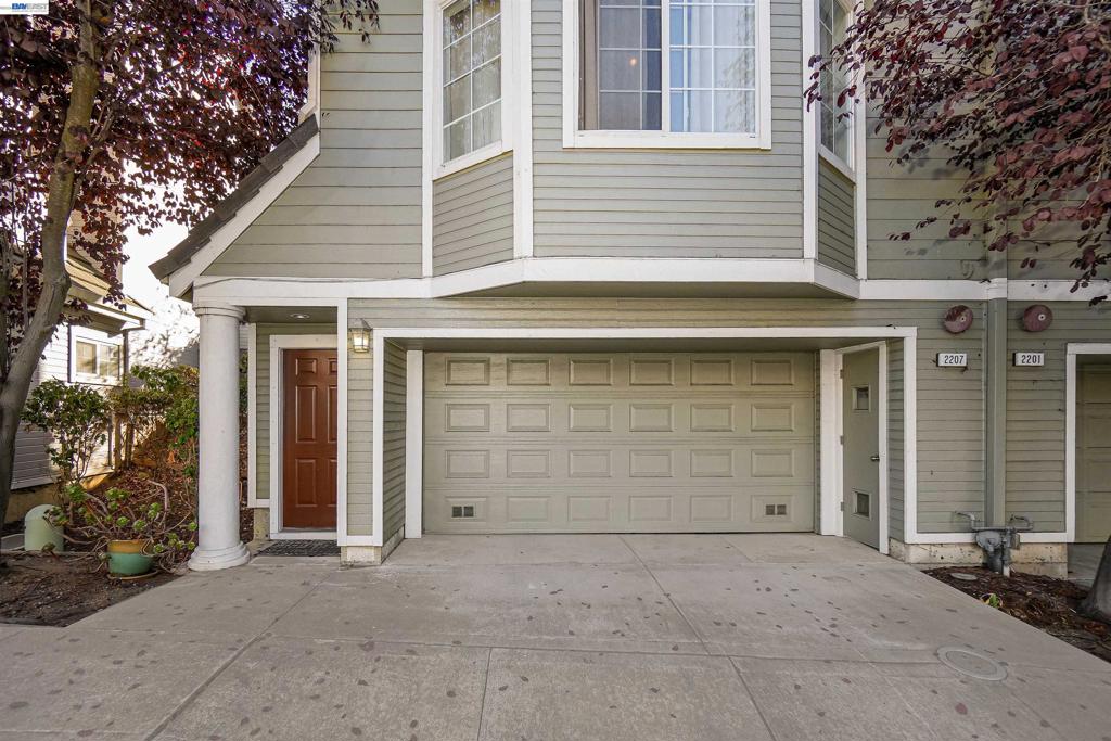 2207 Parnassus Ct
