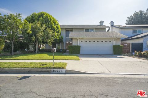 Photo of 10228 Hanna Avenue, Chatsworth, CA 91311 (MLS # 26647333)