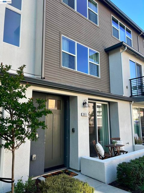 Photo of 29741 Hansen St, Hayward, CA 94544 (MLS # 41131312)