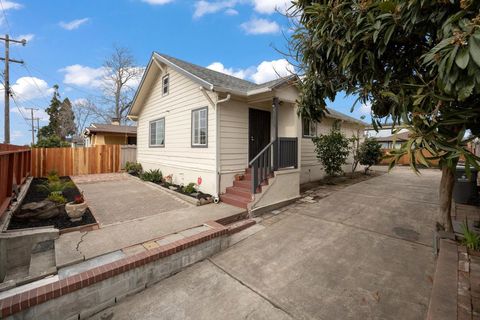 Photo of 10306 10306 Pippin St St, Oakland, CA 94603 (MLS # 41124465)