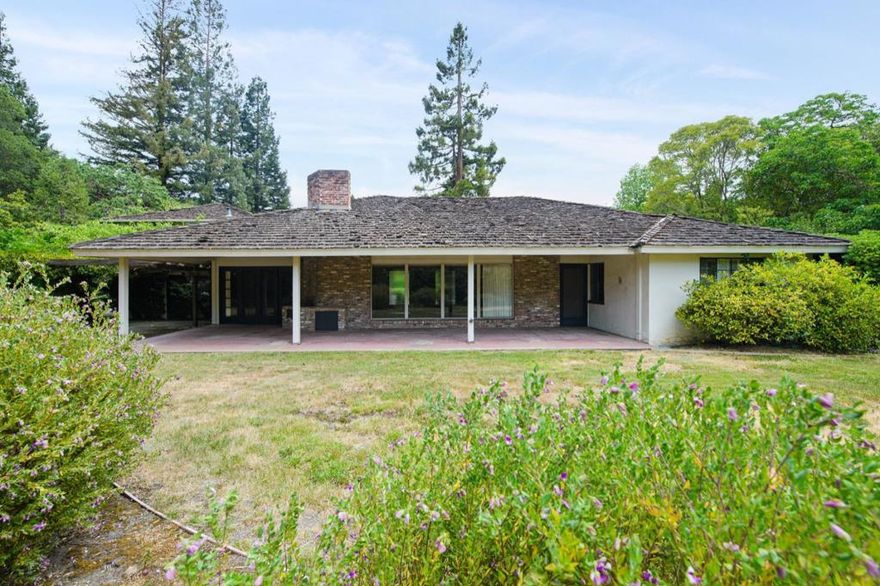 Incredible opportunity! Prime Atherton lot located on one of the Town's most desirable streets. Lot size -- 31,209 square feet.