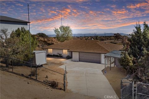 8121 Anaconda Avenue Oak Hills CA 92344