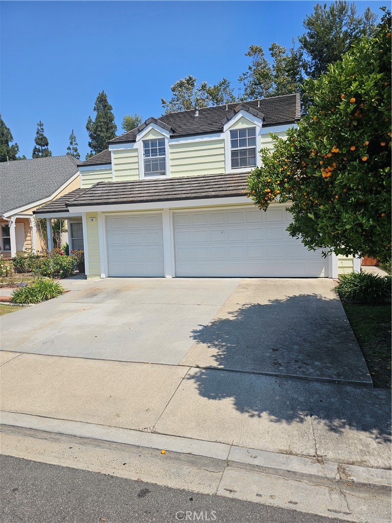 Centrally located five bedroom ,three and a half baths. Beautiful back yard. Close to shopping centers, freeways, parks and schools.