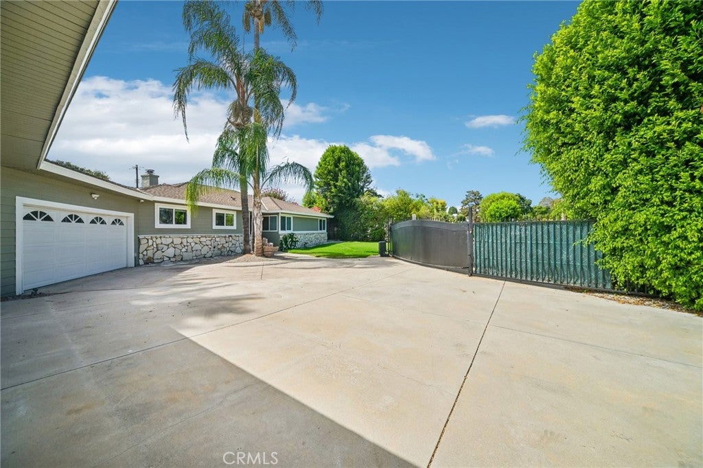 9509 Jellico Avenue, Northridge CA 91325