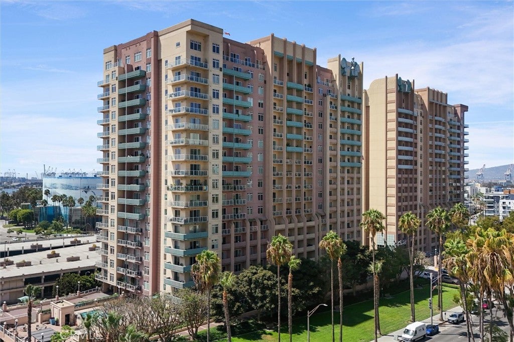 488 E Ocean Boulevard