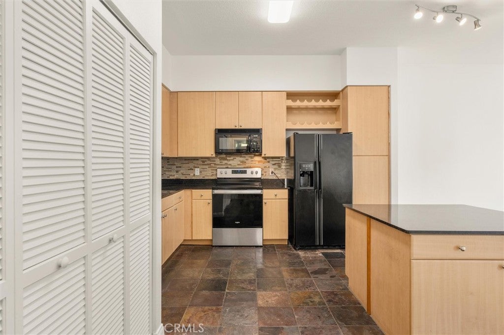 488 E Ocean Boulevard 804