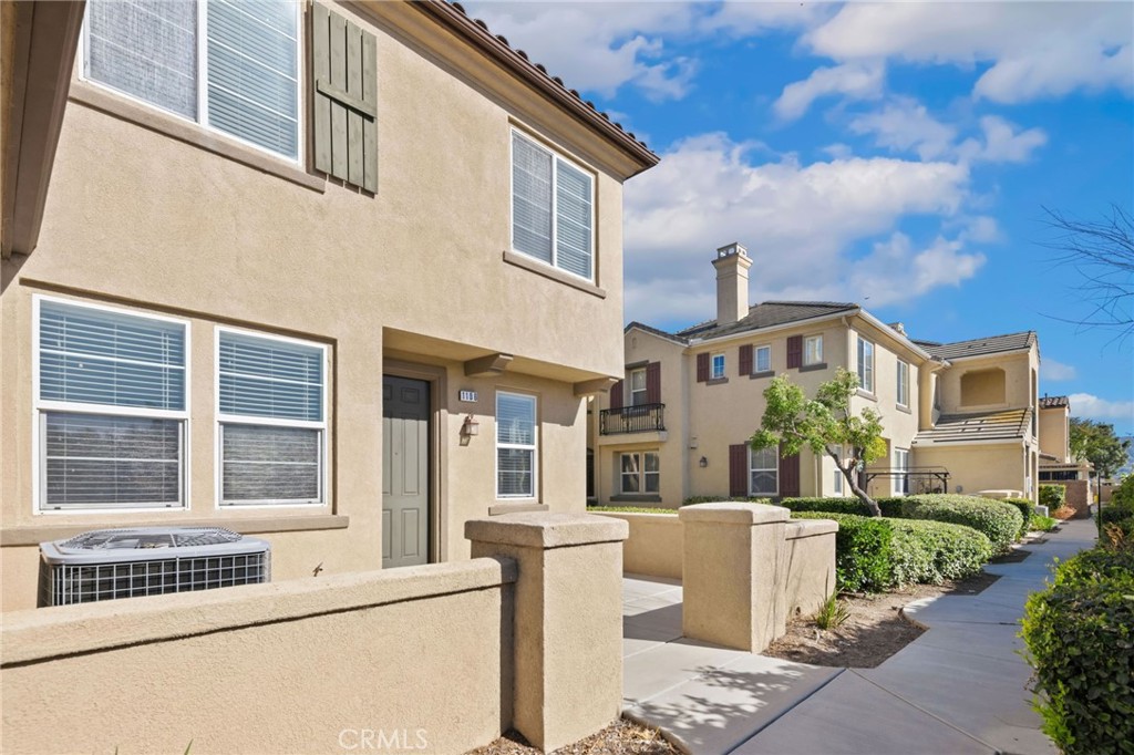 1800 E Lakeshore Drive 1106