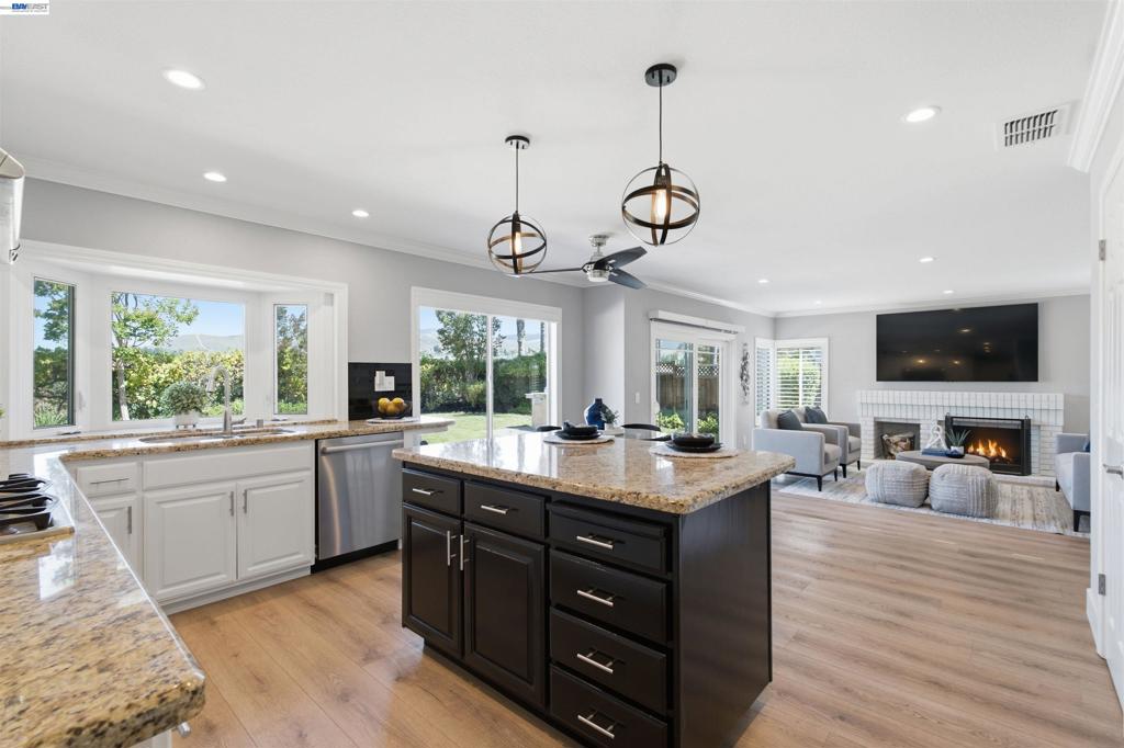 310 Sunset Dr