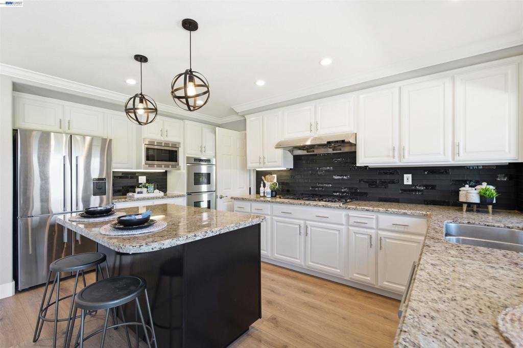 310 Sunset Dr