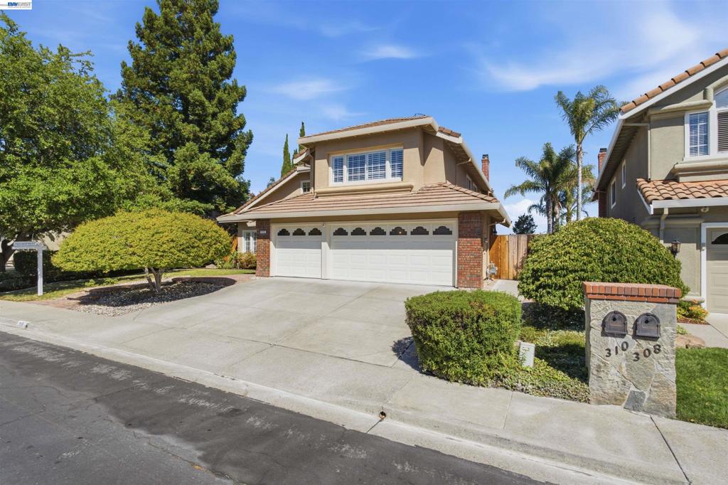 310 Sunset Dr DR
