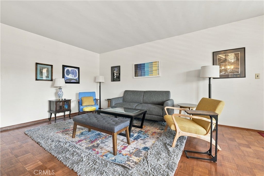 215 N Kenwood Street 303