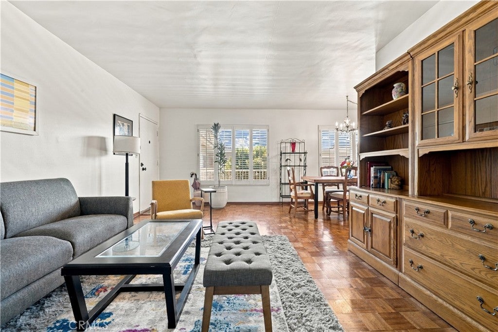215 N Kenwood Street 303