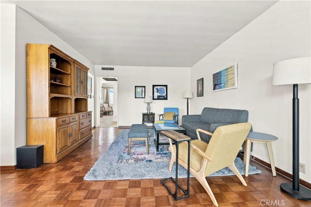 215 N Kenwood Street 303