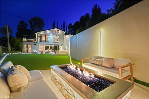 Photo of 4551 Alonzo avenue, Encino, CA 91316 (MLS # SR25251537) Photo of 4551 Alonzo avenue, Encino, CA 91316 (MLS # SR25251537)