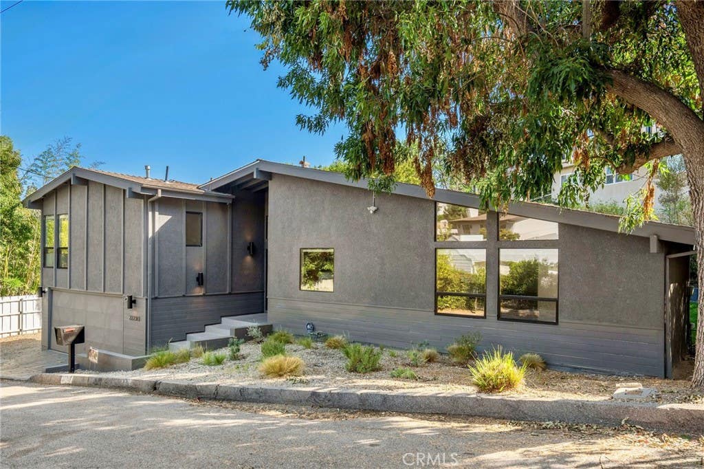 Photo of 22250 Capulin Court, Woodland Hills, CA 91364 (MLS # SR26181567)