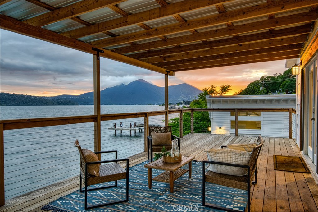 12521 Lakeshore