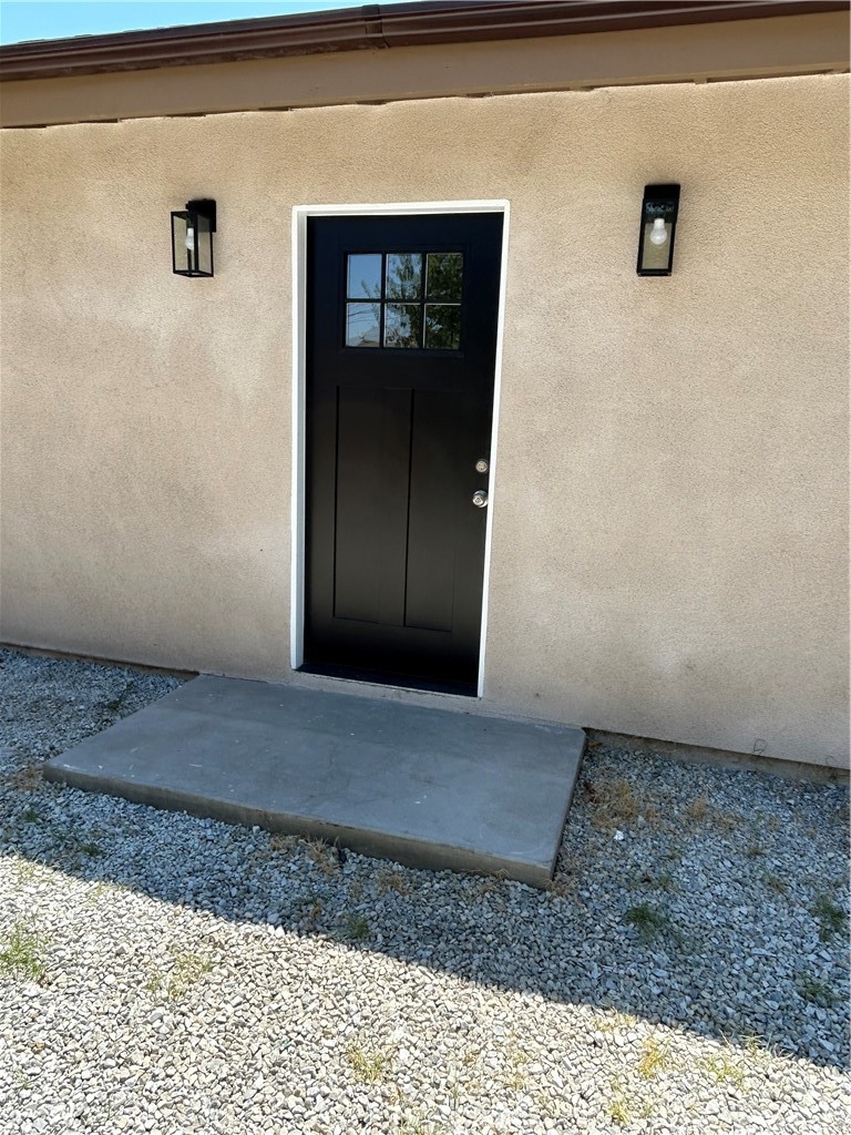 New ADU (SFR) Home 2 full master bedrooms, each with it's private bathrooms, central heating and AC, Recessed lighting throughout, nice kitchen and counter tops, large living room and dining area, laundry area inside, uncover patio area the house has 4 parking spaces.