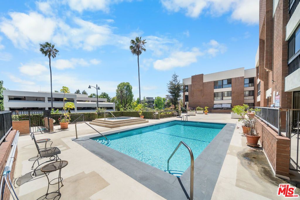 Photo of 4477 Wilshire Boulevard #103, Los Angeles, CA 90010 (MLS # 26831793)