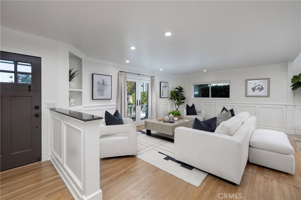2038 Aliso Avenue