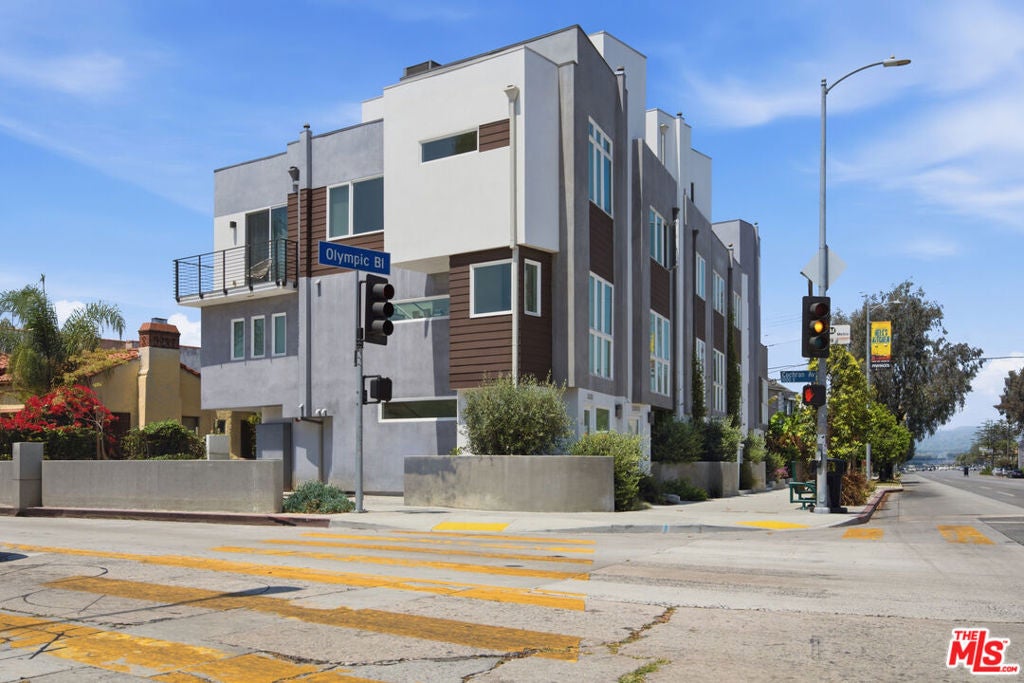 5504 W Olympic Boulevard, Los Angeles CA 90036
