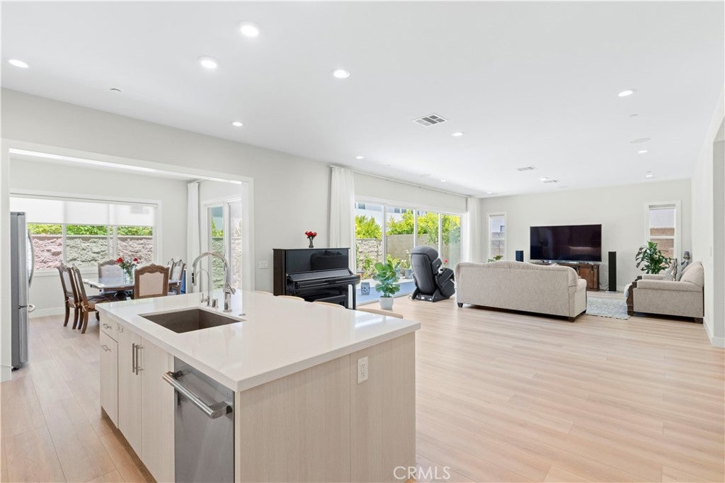 111 Hill, Lake Forest CA 92630 - Photo 9