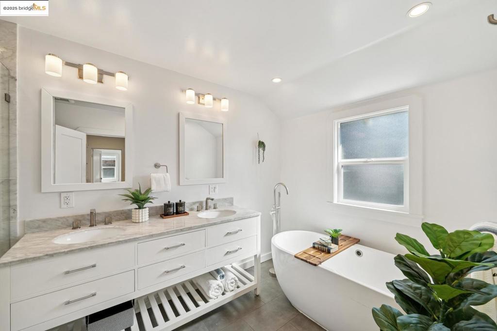 ELMWOOD/BATEMAN - Residential