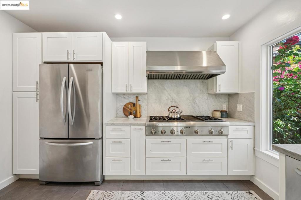 ELMWOOD/BATEMAN - Residential