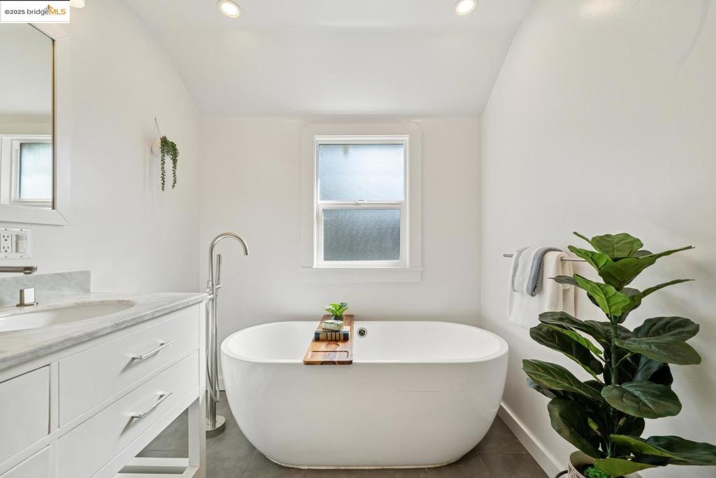 ELMWOOD/BATEMAN - Residential