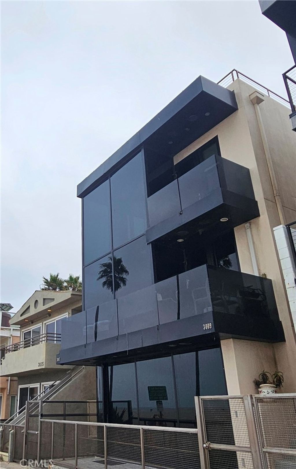 Photo of 3009 Ocean Front Walk, Venice, CA 90291 (MLS # SR25191435)