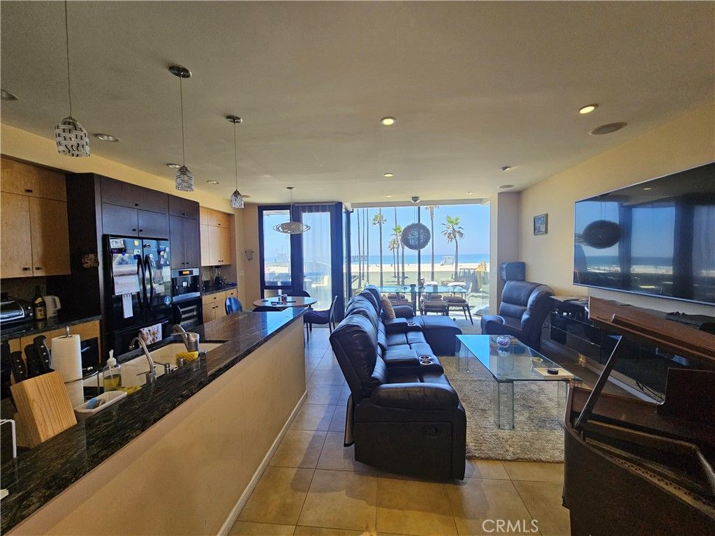 Photo of 3009 Ocean Front Walk, Venice, CA 90291 (MLS # SR25191435)