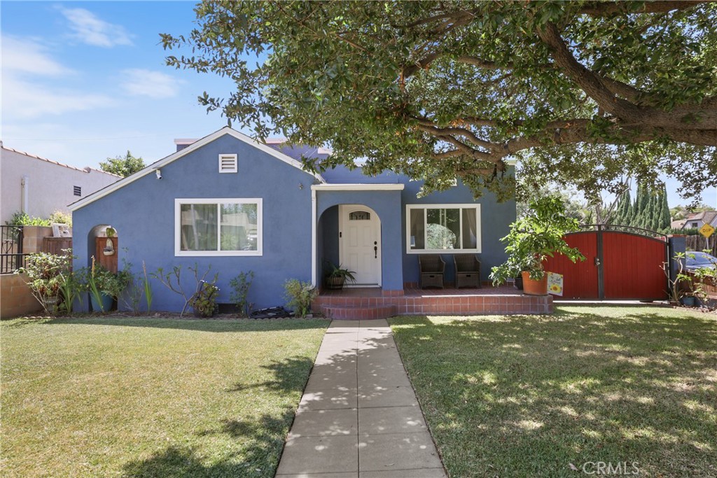 Charming Corner-Lot Beauty in Pacific Park!
Step into this stylishly upgraded single-family gem nestled in the sought-after Pacific Park neighborhood of Santa Ana! This adorable 3-bedroom, 1-bath home is full of charm and modern touches. Enjoy a bright, spacious living room perfect for relaxing or entertaining, and a stunning eat-in kitchen featuring warm maple cabinets and sleek granite countertops.
Situated on a prime corner lot, the home boasts a gorgeous mature tree in the front yard—ideal for hosting gatherings or simply unwinding in the shade. The freshly paved side yard offers ample space for your RV, boat, or weekend toys.
Move-in ready with fresh interior and exterior paint, beautiful new wood floors, brand-new windows and doors, and recent upgrades including a newer roof, hot water heater, and refreshed landscaping. This home truly checks all the boxes—style, comfort, and location!
