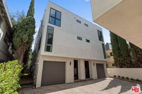 Photo of 428 Arnaz Drive, Los Angeles, CA 90048 (MLS # 26852545)