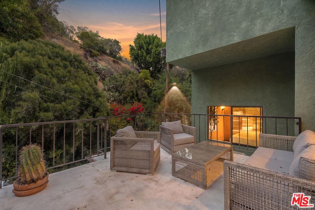 8506 Oak Court
