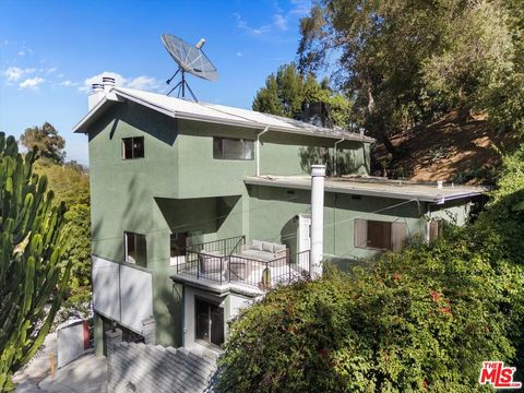 Photo of 8506 Oak Court, Los Angeles, CA 90046 (MLS # 26672879)