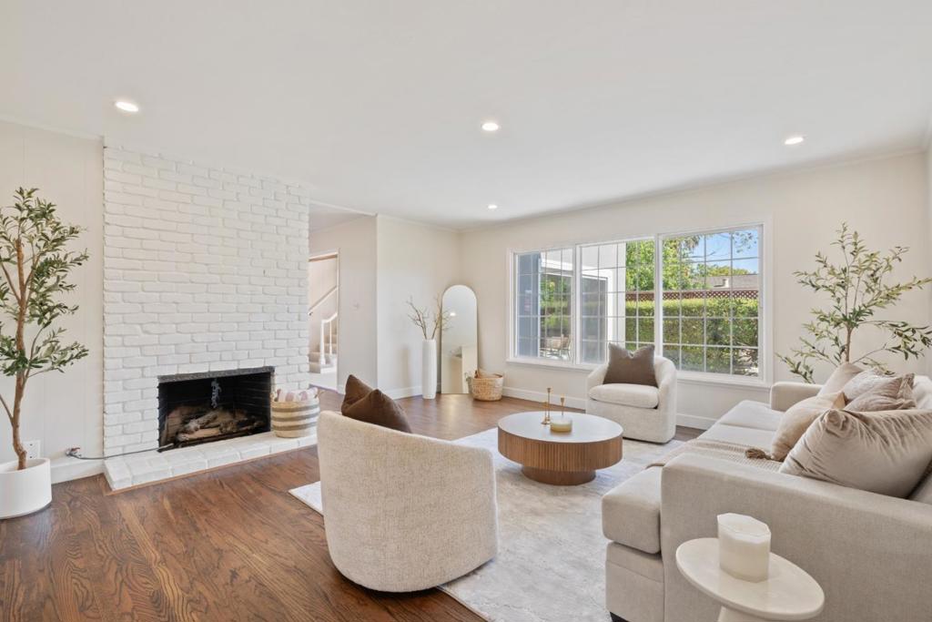 4889 Clarendon Drive