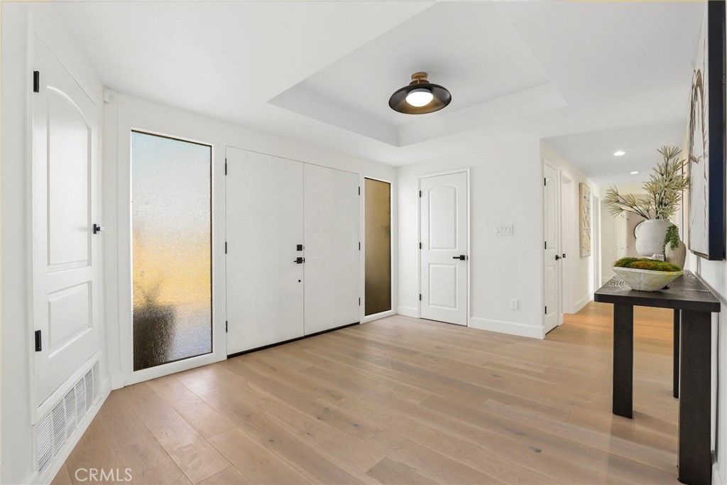 Photo of 4406 Medley Place, Encino, CA 91316 (MLS # SB25206391)