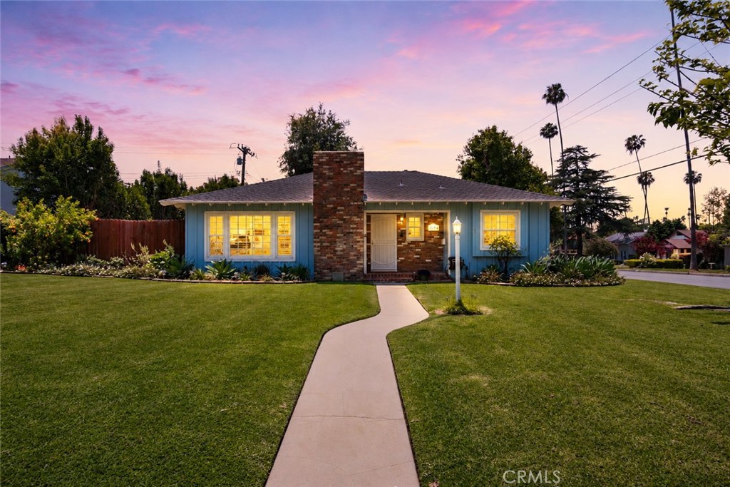 504 E Comstock