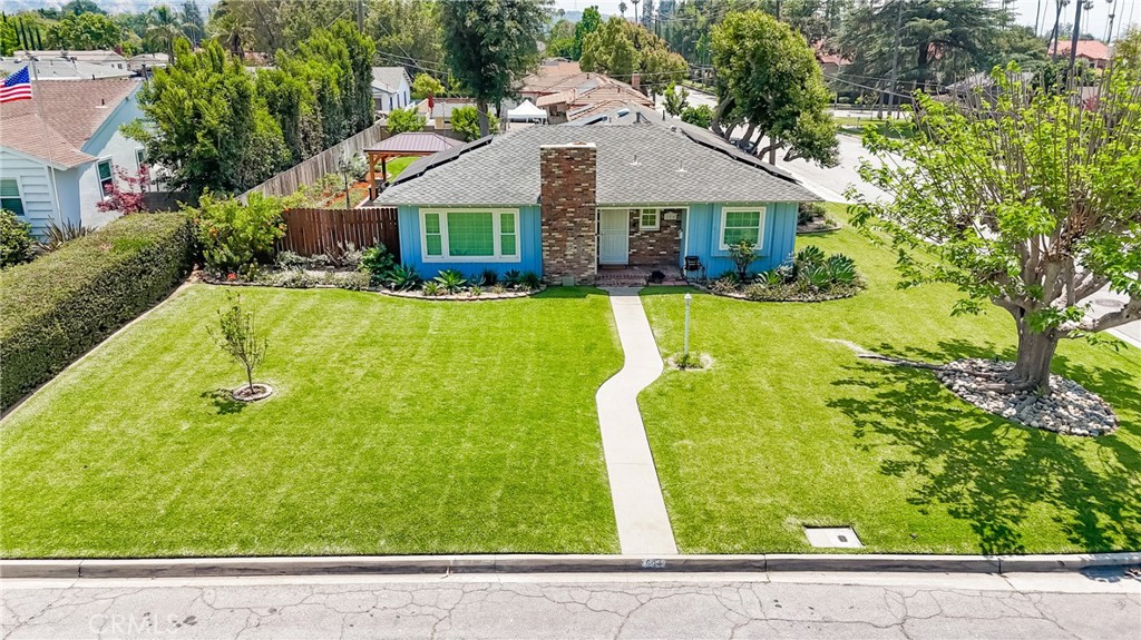 504 E Comstock