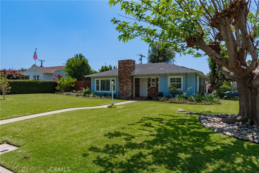 504 E Comstock