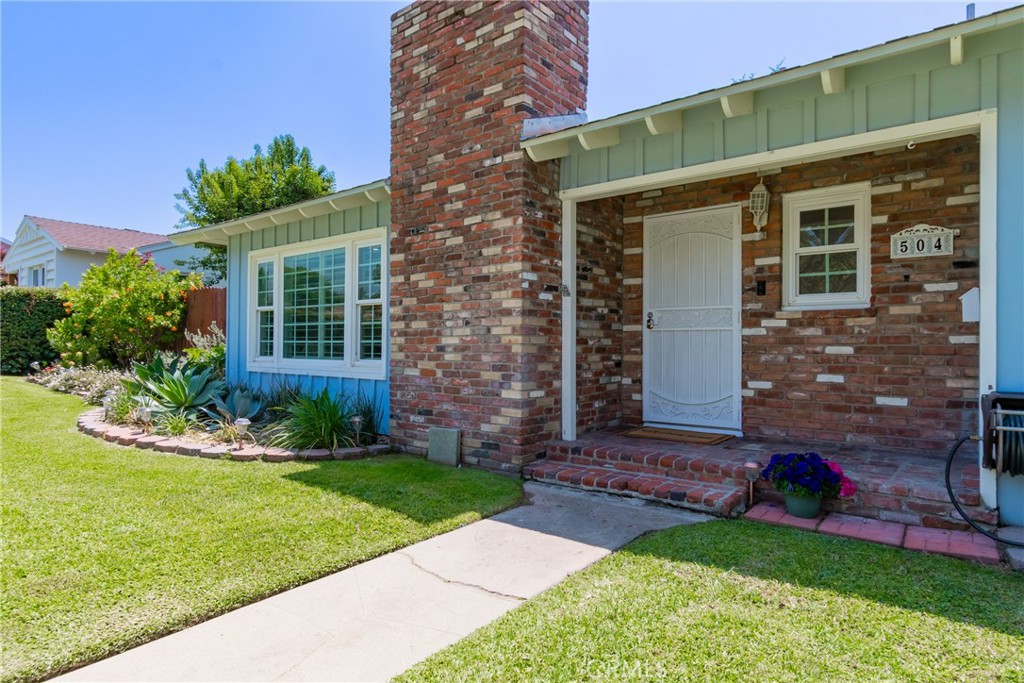 504 E Comstock